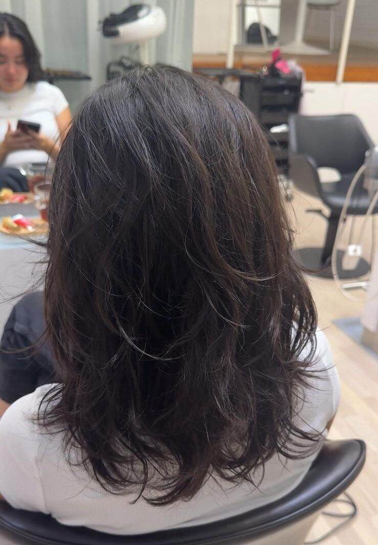 Soft, natural-looking waves achieved with a digital perm at Assort Amsterdam.